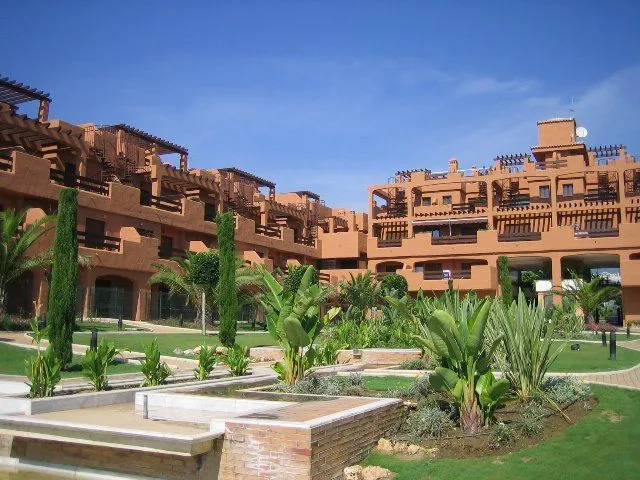 Middle Floor Apartment-Estepona-R3410635