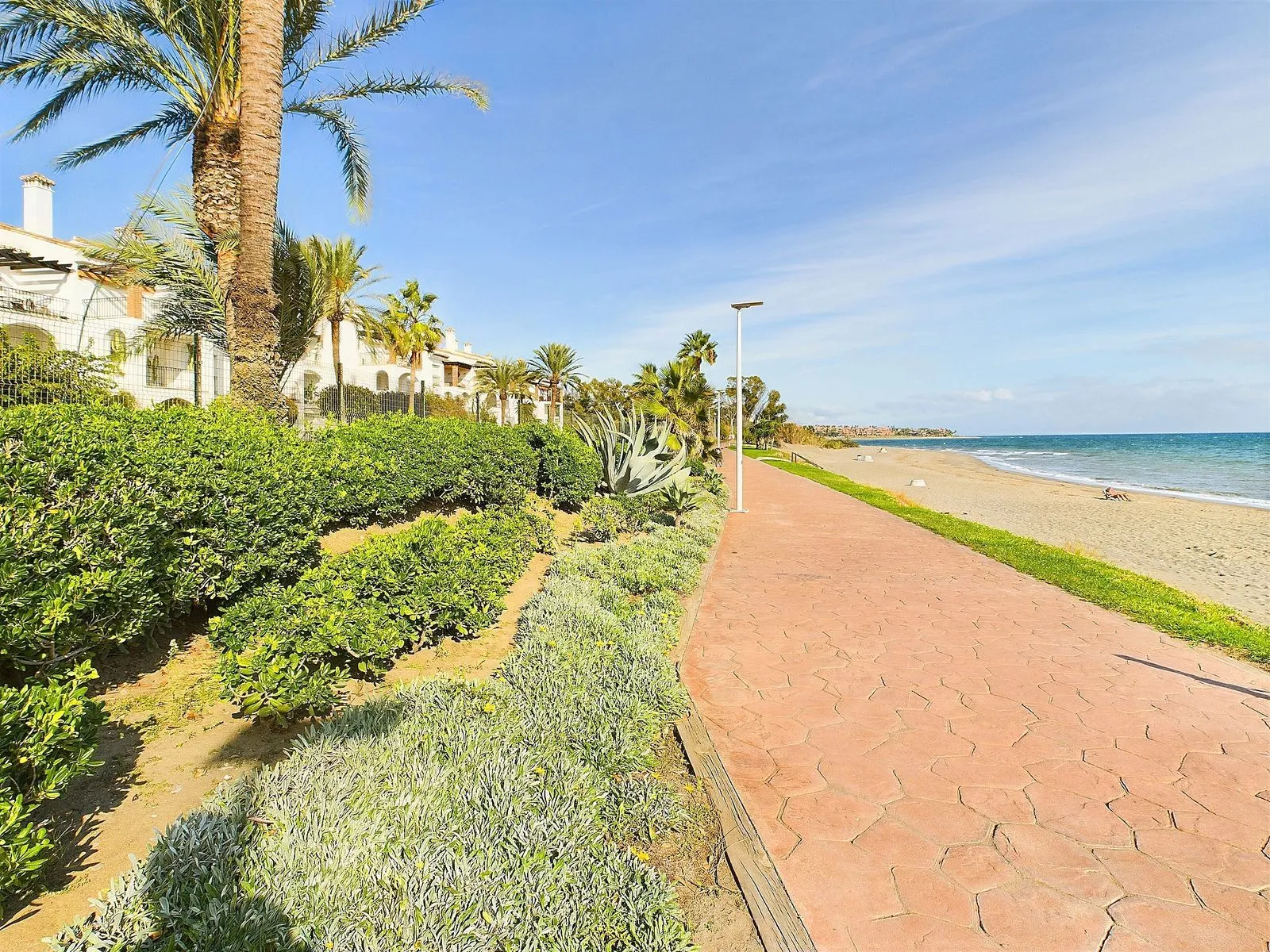 Middle Floor Apartment-Estepona-R4871923