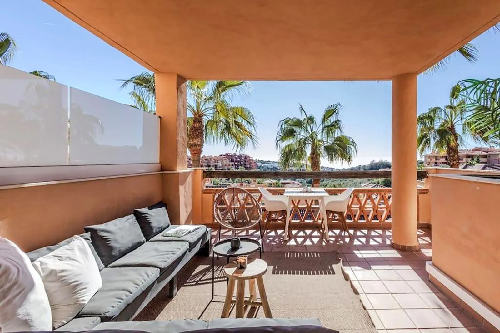 Middle Floor Apartment-Marbella-R4931059