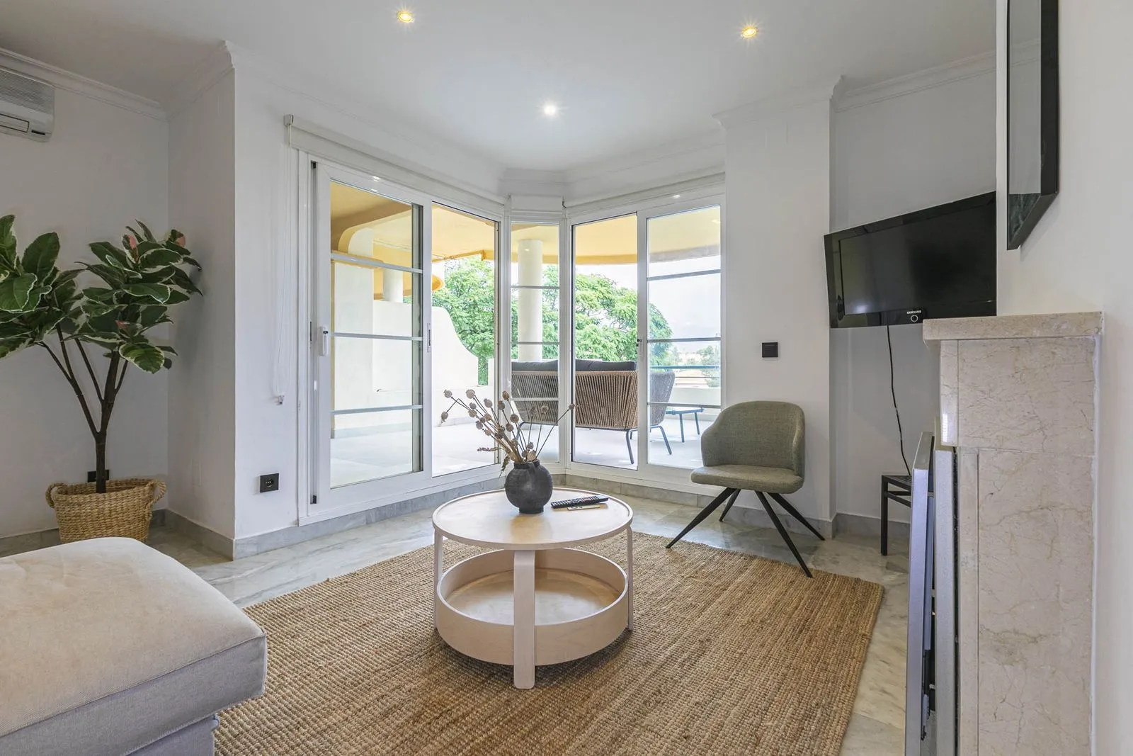 Middle Floor Apartment-Nueva Andalucía-R4967833