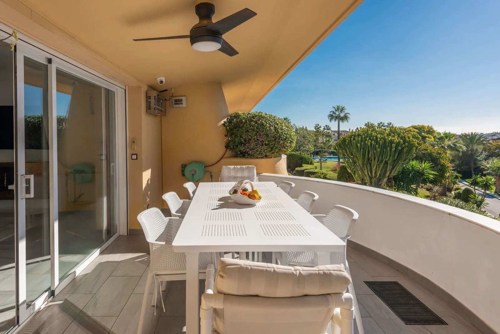 Middle Floor Apartment-Nueva Andalucía-R4974649