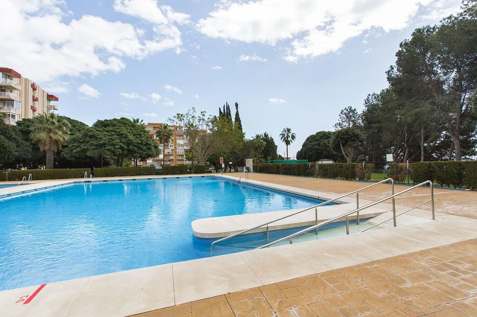 Middle Floor Apartment-Benalmadena-R5018626