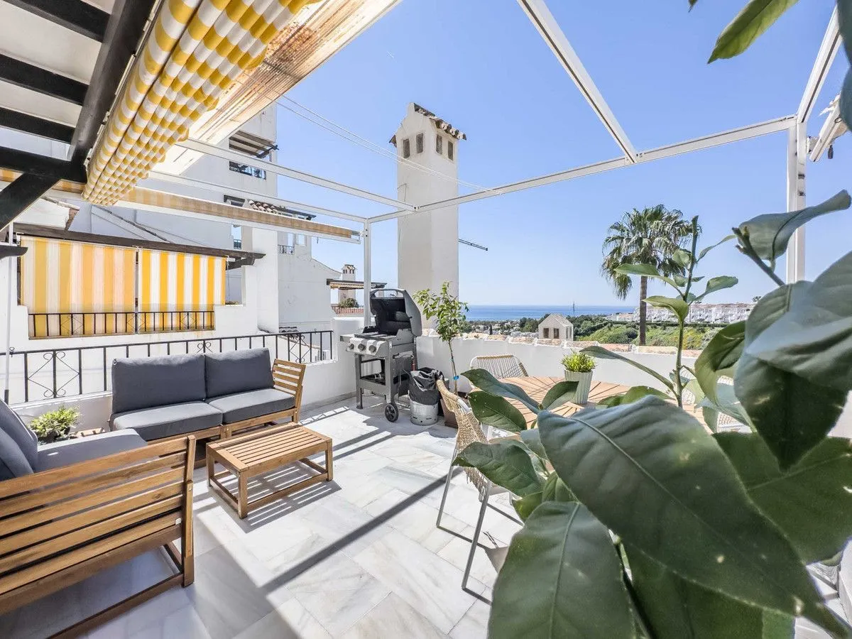 Middle Floor Apartment