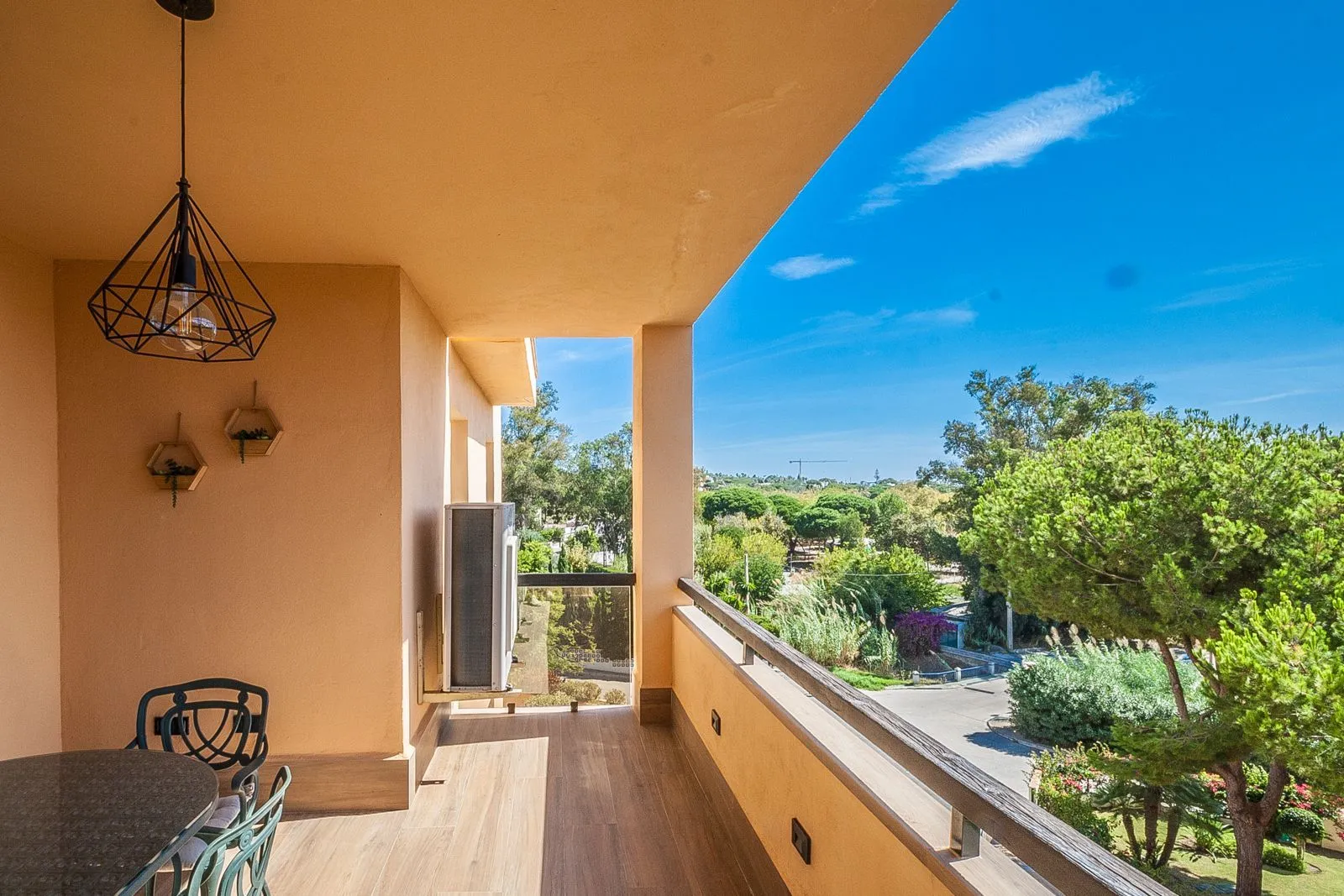 Middle Floor Apartment