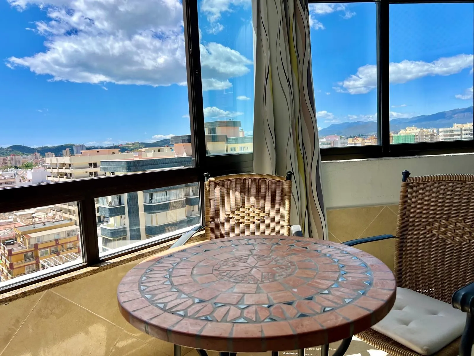 Middle Floor Apartment-Fuengirola-R5016385