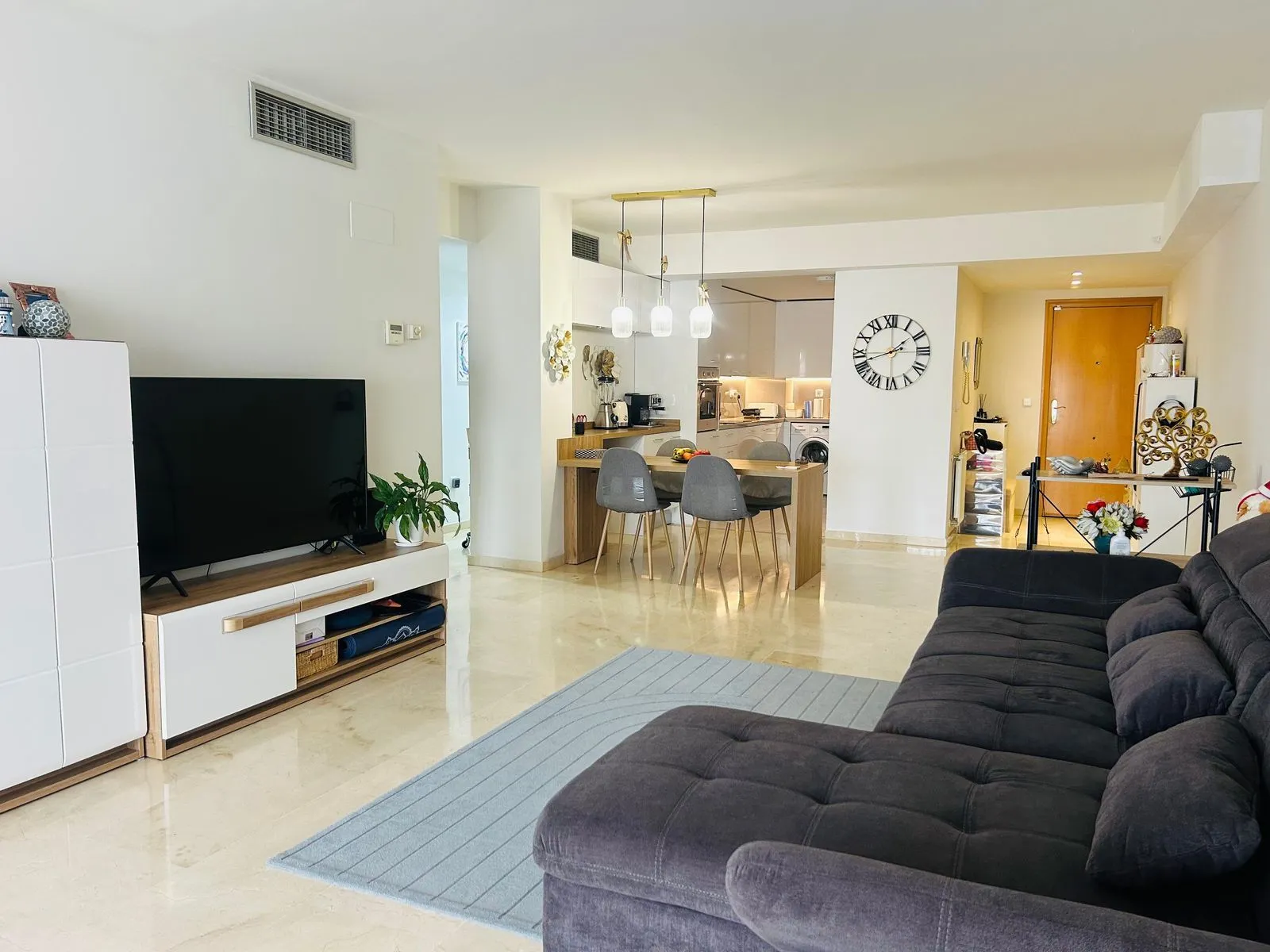 Middle Floor Apartment