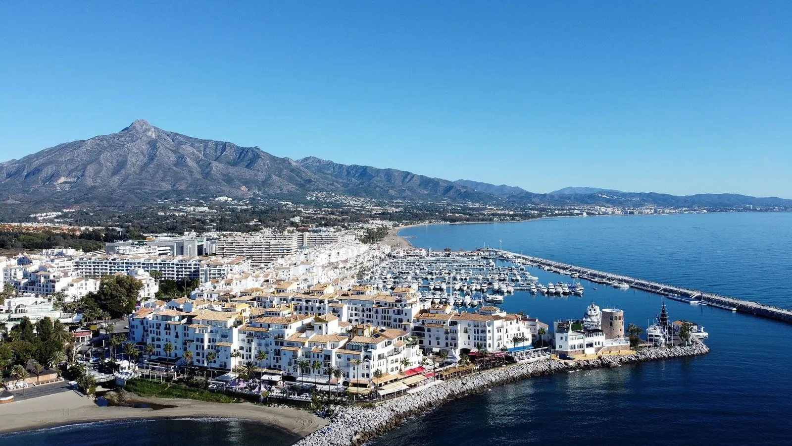 Middle Floor Apartment – Puerto Banús