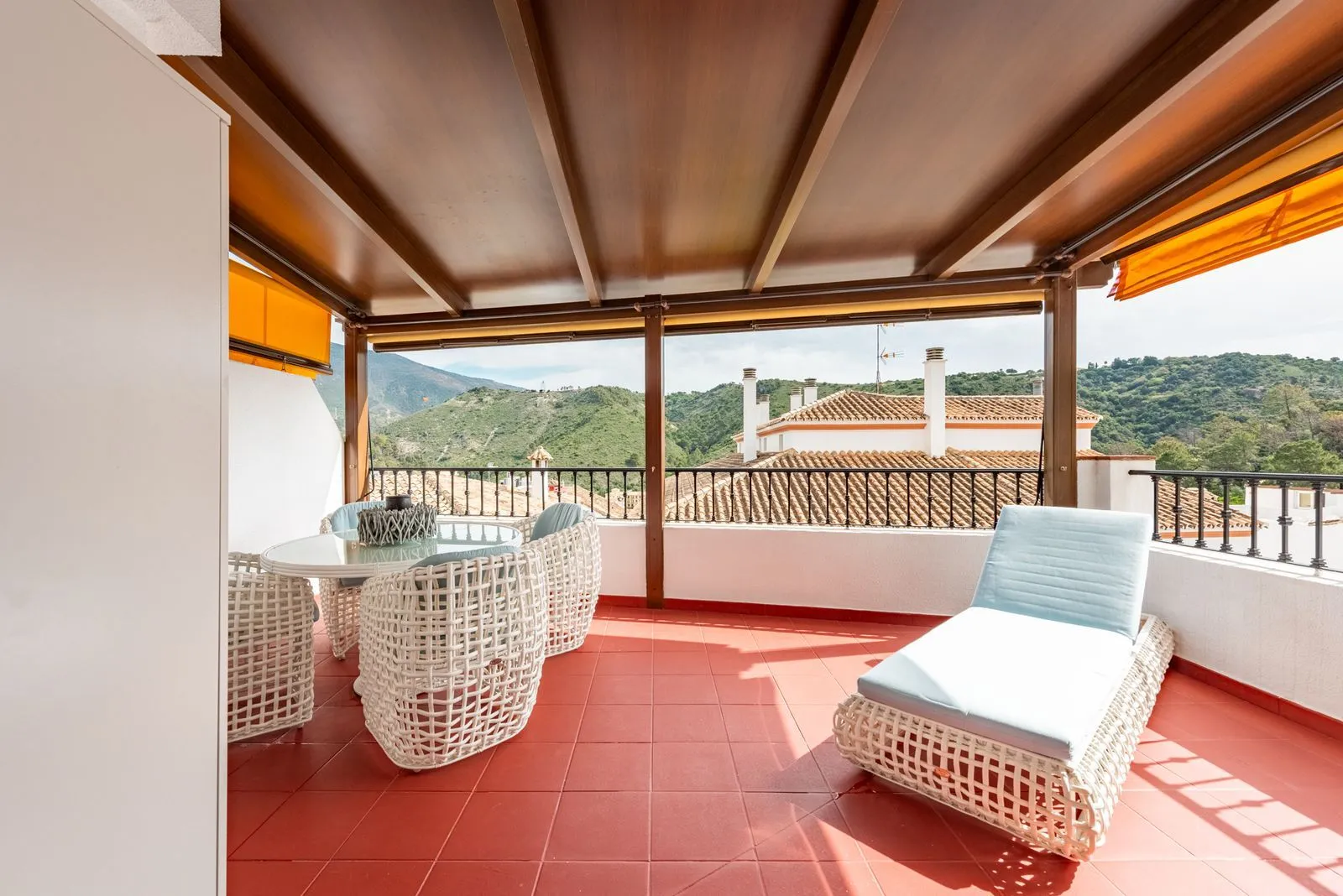 Middle Floor Apartment
