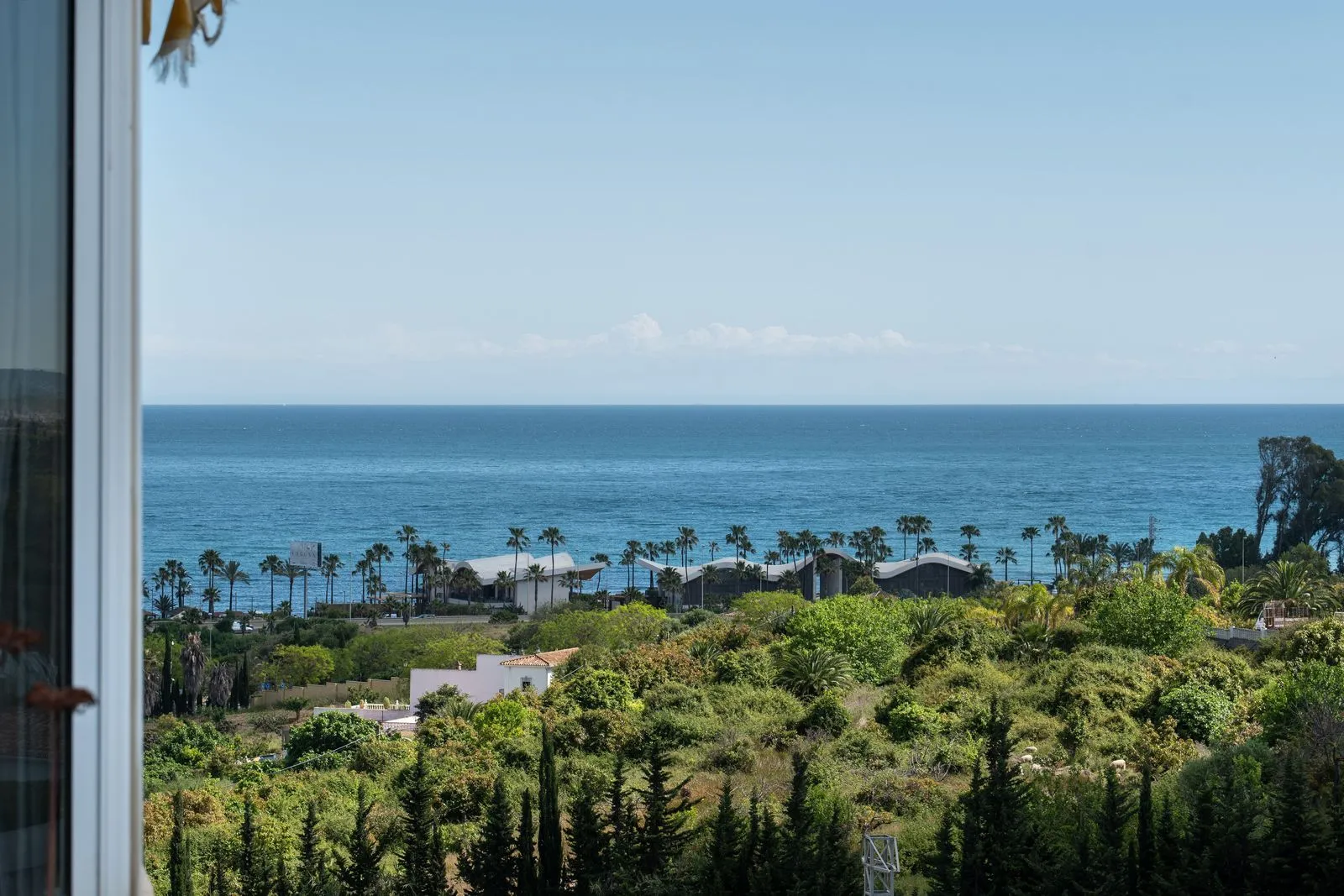 Middle Floor Apartment-Estepona-R5050186