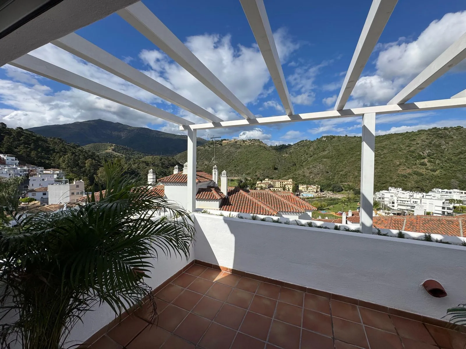Top Floor Apartment-Benahavís-R5041153