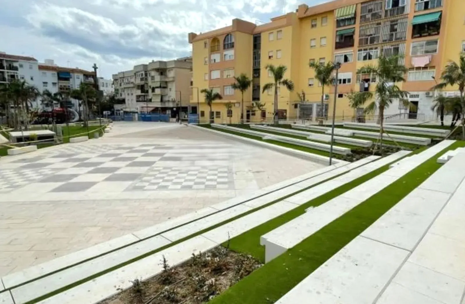 Middle Floor Apartment-Estepona-R5067094