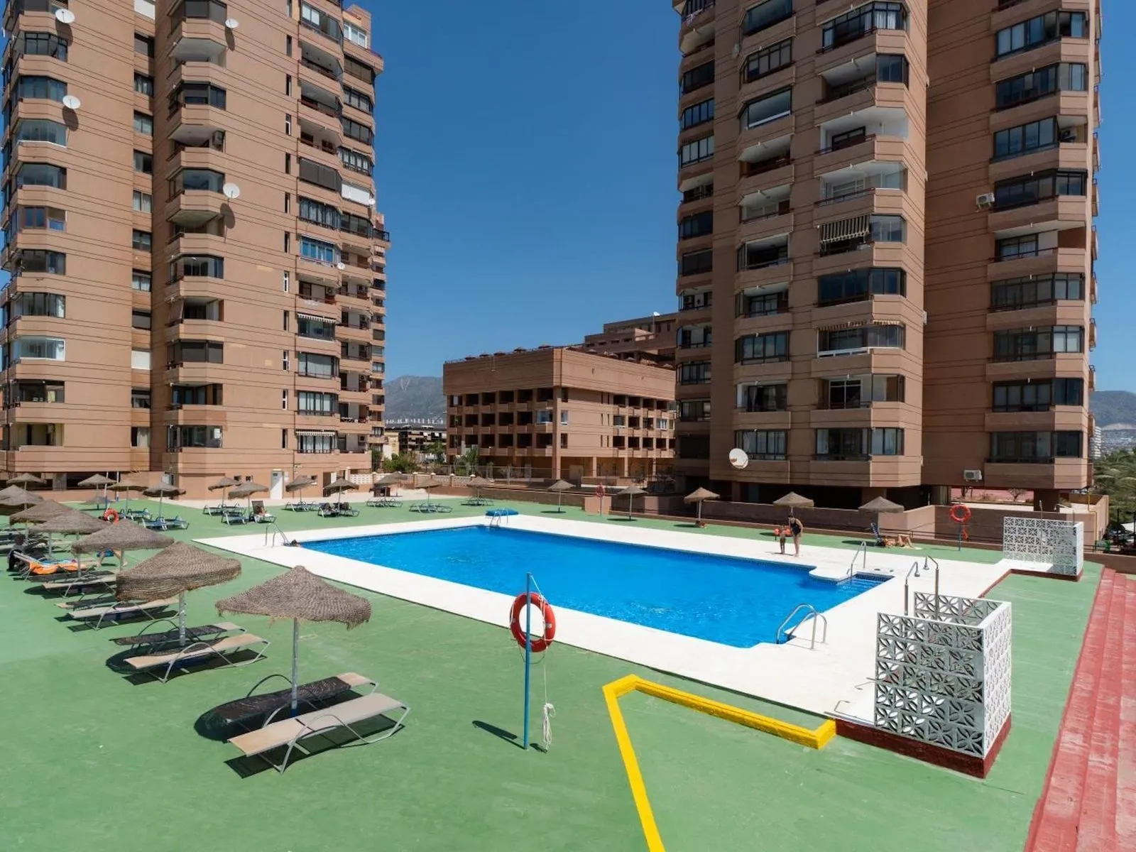 Middle Floor Apartment-Fuengirola-R5073109