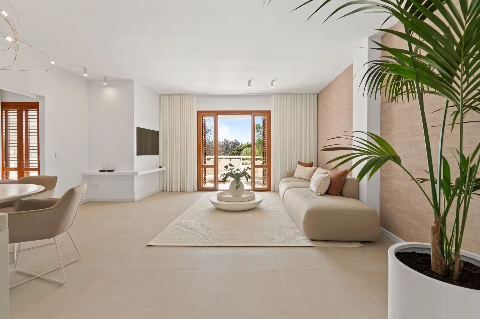 Middle Floor Apartment