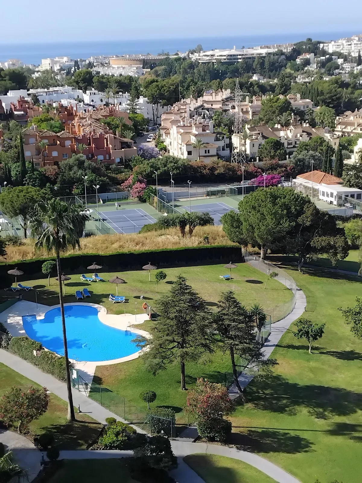 Middle Floor Apartment-Nueva Andalucía-R5056525