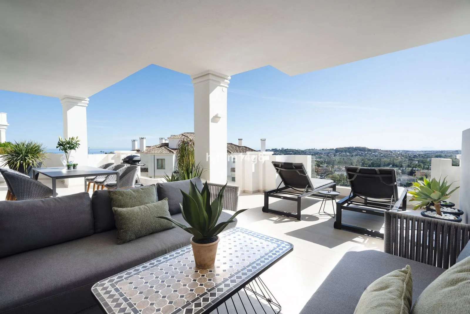 Middle Floor Apartment