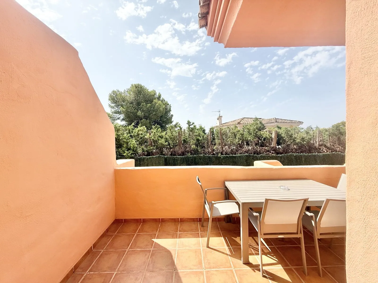 Middle Floor Apartment-Benahavís-R5050420